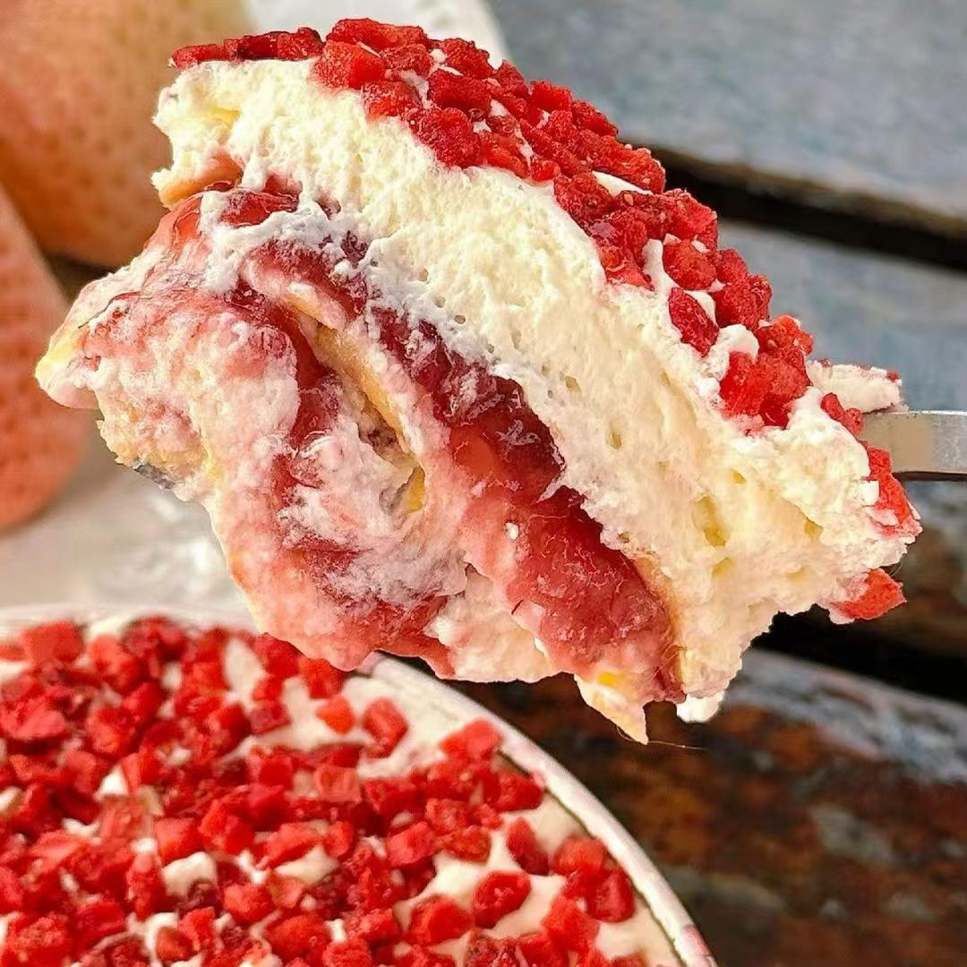 Freeze-dried strawberry cubes for cereal and topping applications