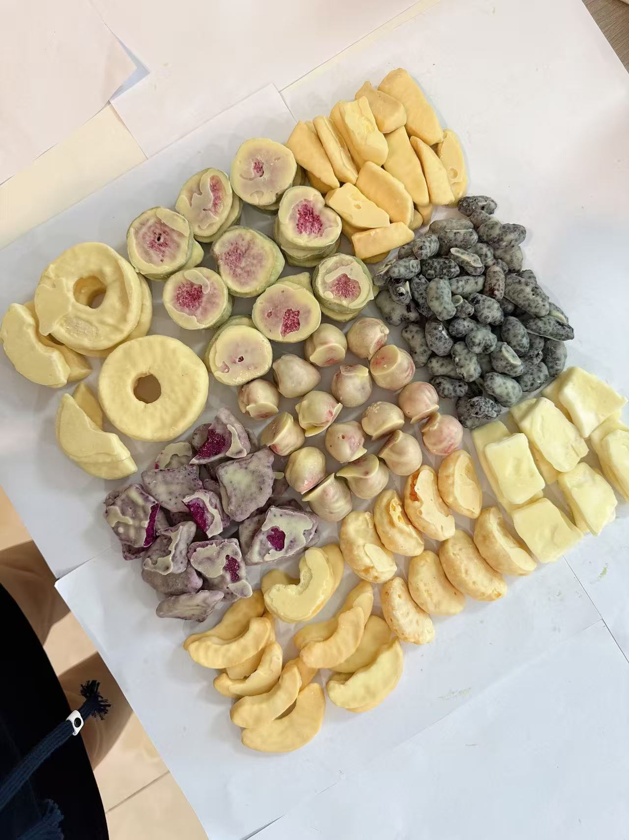 Chocolate-coated freeze-dried fruit inclusions